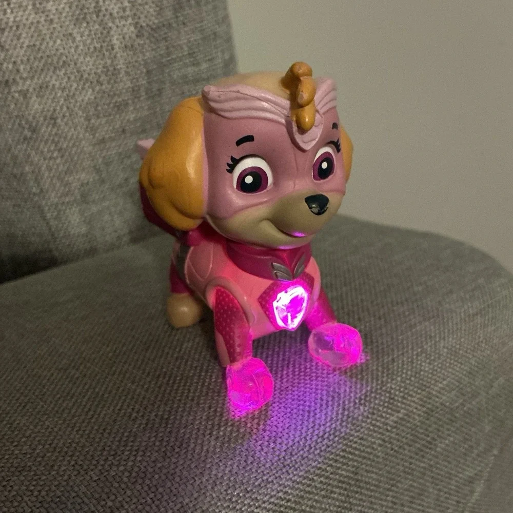 Paw Patrol  Pups Skye Figure Light Up Badge‎ & Feet Pink Toy